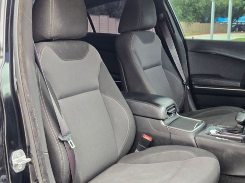 Used 2016 Dodge Charger SE RWD image 30