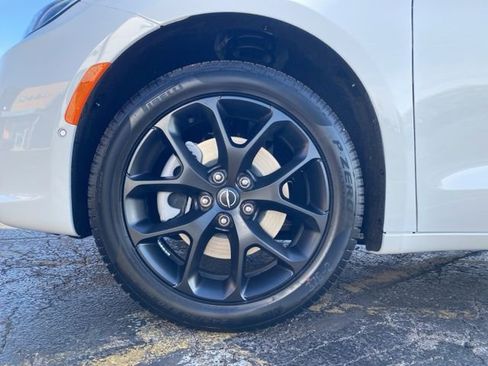 New 2026 Chrysler Pacifica Select image 15