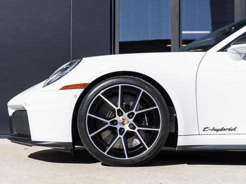 Used 2025 Porsche 911 Carrera GTS image 18