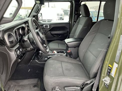 Used 2023 Jeep Gladiator Willys image 15