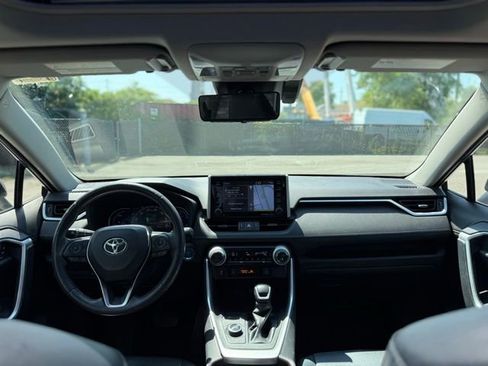 Used 2019 Toyota RAV4 Limited image 33