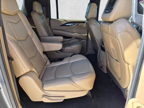 Used 2018 Cadillac Escalade ESV Platinum AWD/4WD image 25