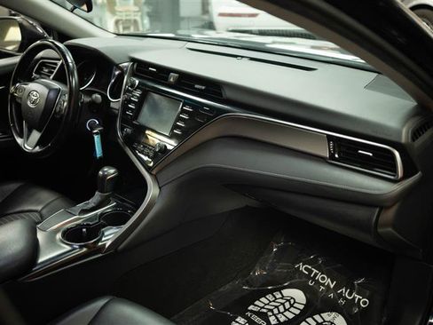 Used 2020 Toyota Camry SE w/ Carpet Mat Package FWD image 14