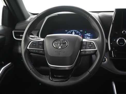 Used 2025 Toyota Highlander XSE AWD/4WD image 15