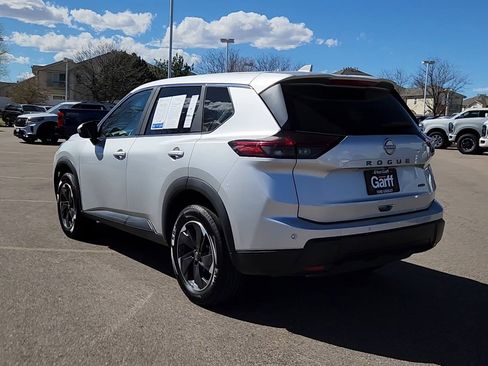 Used 2025 Nissan Rogue SV AWD/4WD image 19