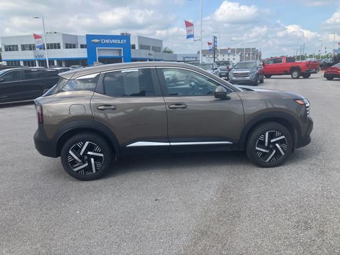 Used 2025 Nissan Kicks SV FWD image 8