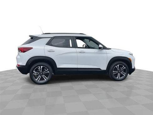 Certified 2023 Chevrolet TrailBlazer LT w/ LPO, Blackout Package FWD image 9