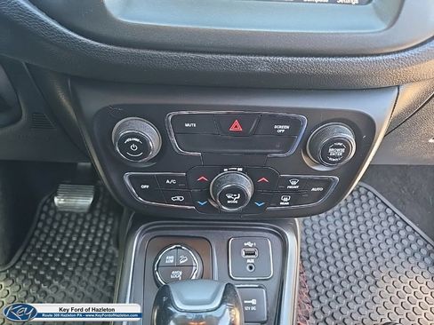 Used 2019 Jeep Compass Trailhawk AWD/4WD image 24