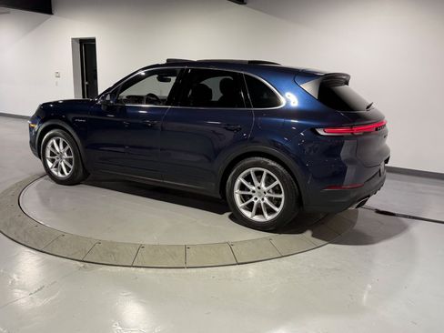 Used 2024 Porsche Cayenne AWD/4WD image 14