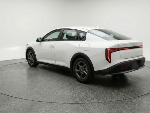 Used 2025 Kia K4 FWD image 6