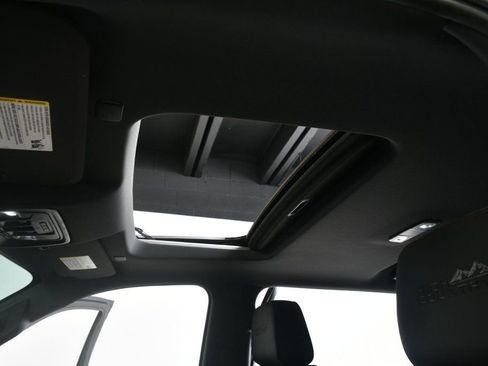 Used 2019 Chevrolet Silverado 1500 High Country w/ High Country Premium Package image 6