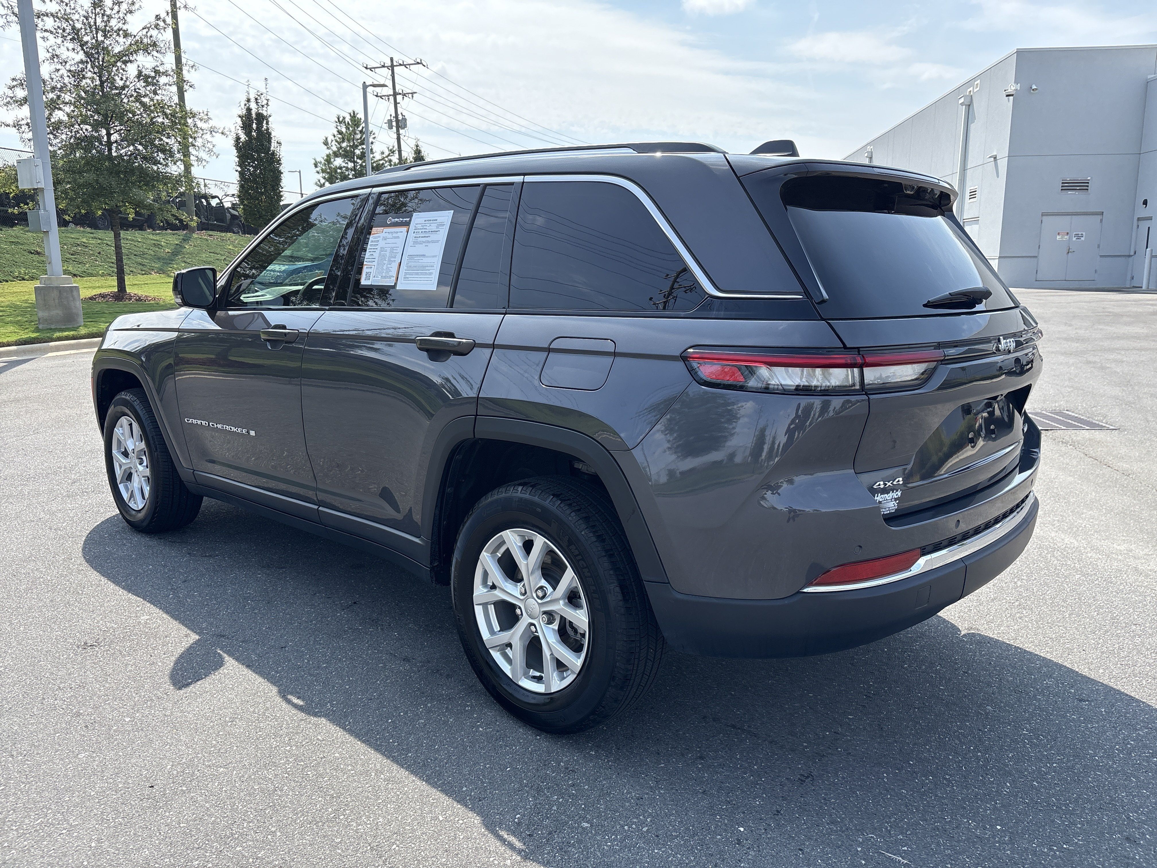 Used 2023 Jeep Grand Cherokee Limited w/ Luxury Tech Group II AWD/4WD image 7