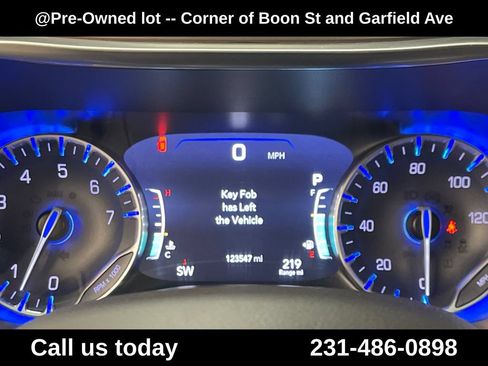 Used 2017 Chrysler Pacifica Touring-L Plus w/ Advanced Safetytec Group FWD image 22