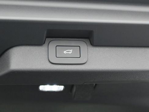 Used 2026 Land Rover Discovery Limited Edition image 41