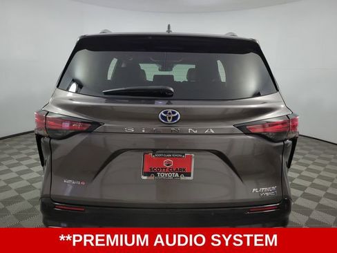 Used 2023 Toyota Sienna Platinum image 7