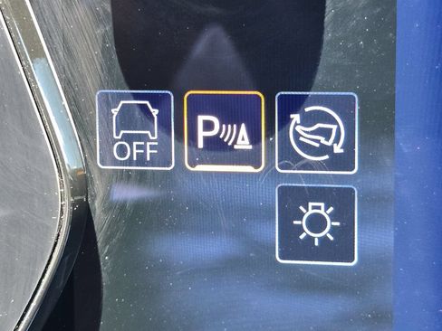 Certified 2025 Chevrolet Equinox EV LT FWD image 34