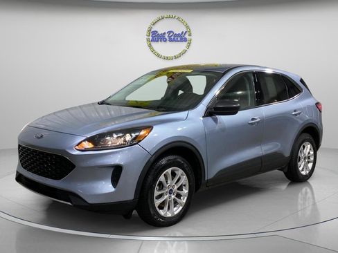 Used 2022 Ford Escape SE w/ Cold Weather Package AWD/4WD image 1