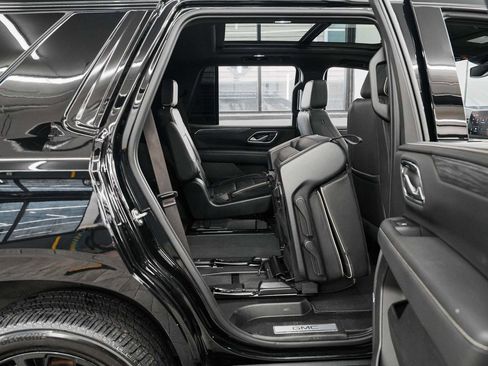 Used 2023 GMC Yukon SLT w/ SLT Premium Package image 34