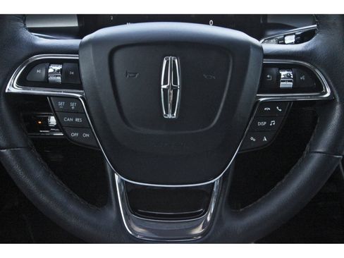 Used 2023 Lincoln Nautilus AWD image 17