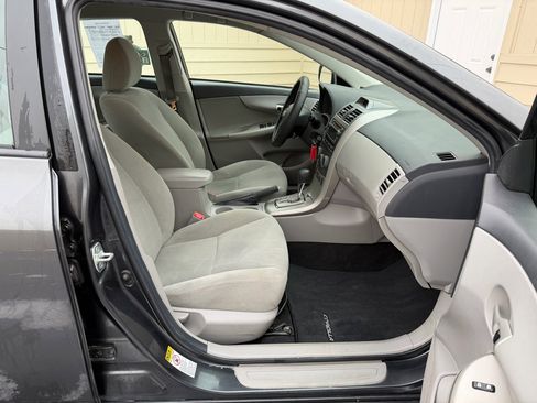 Used 2012 Toyota Corolla LE image 3