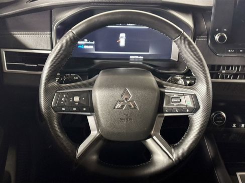 Used 2024 Mitsubishi Outlander SE image 13