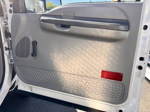 Used 2001 Ford F550 2WD Regular Cab Super Duty image 15