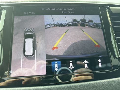 Used 2019 Chrysler Pacifica Touring Plus w/ Advanced Safetytec Group FWD image 30
