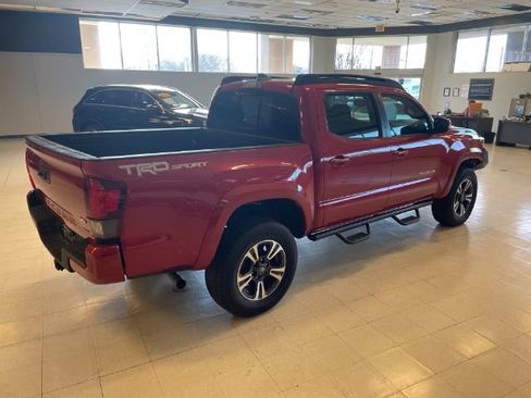 Used 2018 Toyota Tacoma TRD Sport image 6