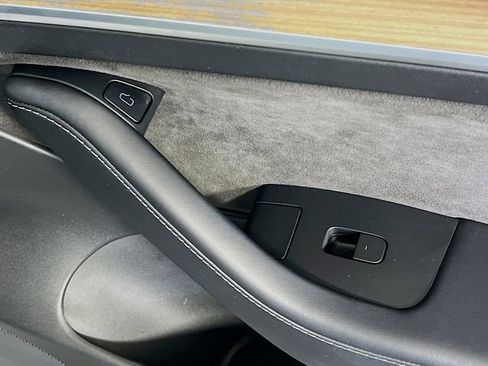 Used 2021 Tesla Model 3 Performance image 30