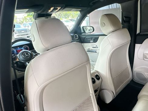 Used 2025 Mercedes-Benz GLB 250 image 23
