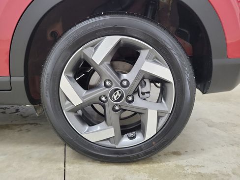 Used 2025 Hyundai Venue Limited FWD image 11