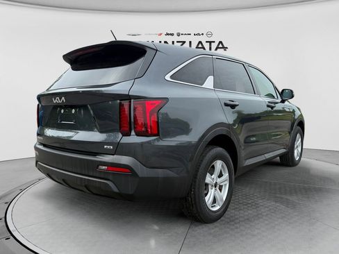 Used 2023 Kia Sorento LX AWD/4WD image 5