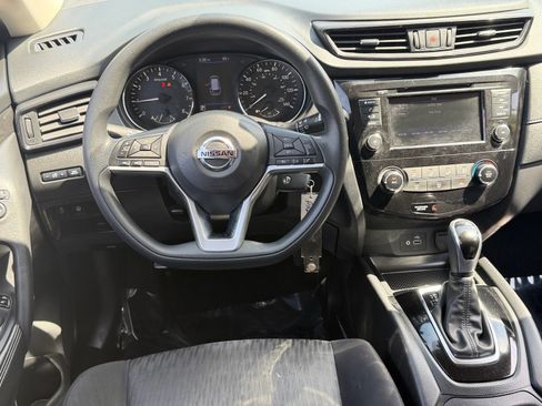 Used 2020 Nissan Rogue S FWD image 12