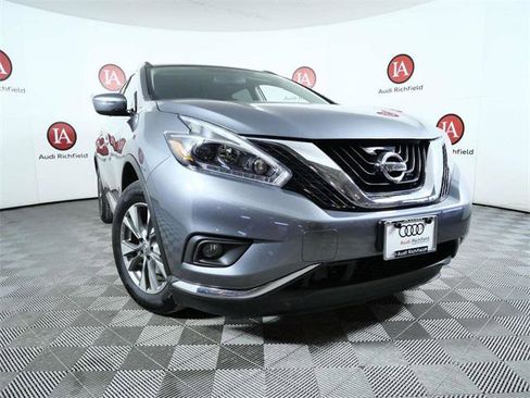 Used 2018 Nissan Murano SV image 2