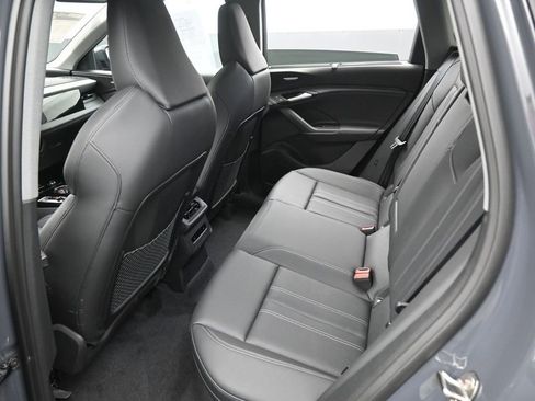 Used 2025 Audi Q6 e-tron Premium Plus w/ Premium Plus AWD/4WD image 26