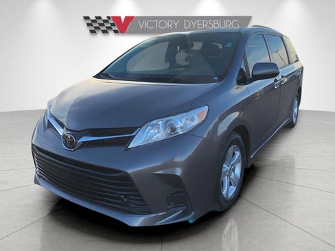 Used 2020 Toyota Sienna LE image 4