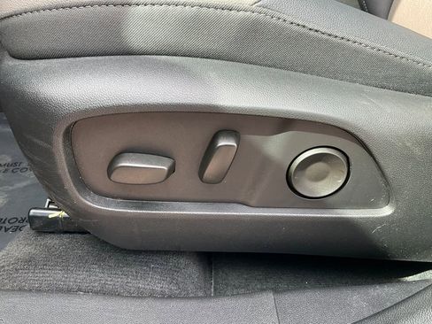 Used 2025 Chevrolet Equinox LT w/ Convenience Package II image 19