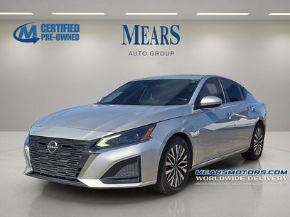 Used 2023 Nissan Altima 2.5 SV w/ SV Premium Package