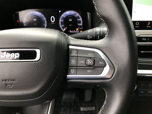 Used 2022 Jeep Compass High Altitude AWD/4WD image 32
