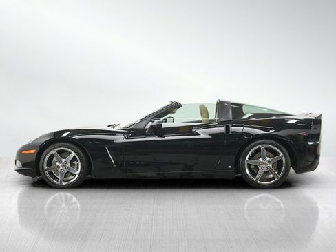 Used 2007 Chevrolet Corvette Coupe w/ Preferred Equipment Group RWD image 2