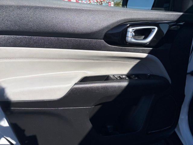Used 2023 Jeep Compass Limited AWD/4WD image 13