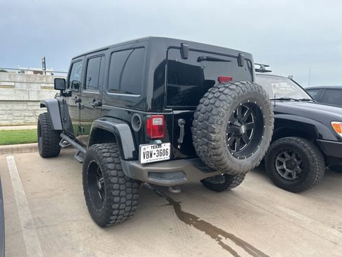 Used 2016 Jeep Wrangler Unlimited Sahara AWD/4WD image 12