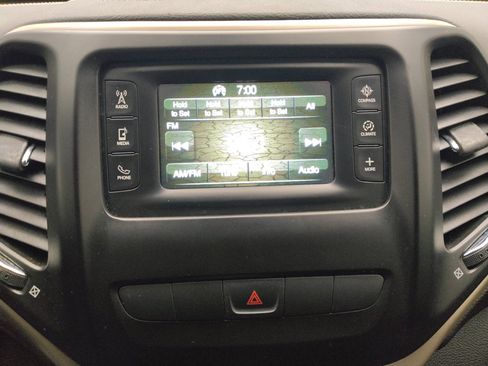 Used 2015 Jeep Cherokee Latitude FWD image 25