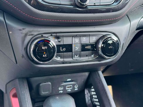 Used 2022 Chevrolet TrailBlazer RS w/ Technology Package image 19