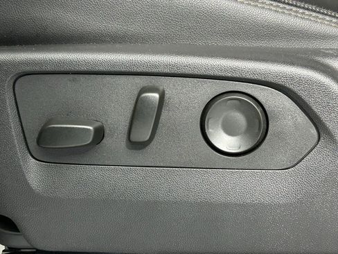 Used 2025 Chevrolet Tahoe High Country image 34