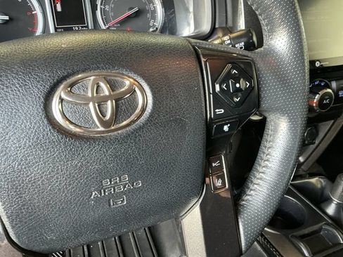 Used 2021 Toyota 4Runner TRD Off-Road AWD/4WD image 19