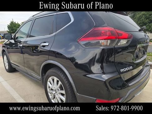 Used 2018 Nissan Rogue SV FWD image 2