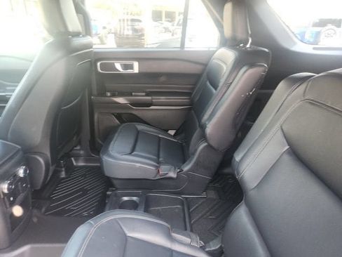 Used 2020 Ford Explorer XLT w/ Equipment Group 202A RWD image 11