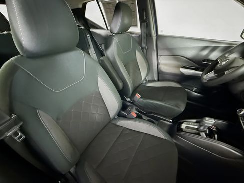 Used 2020 Nissan Kicks SV image 32