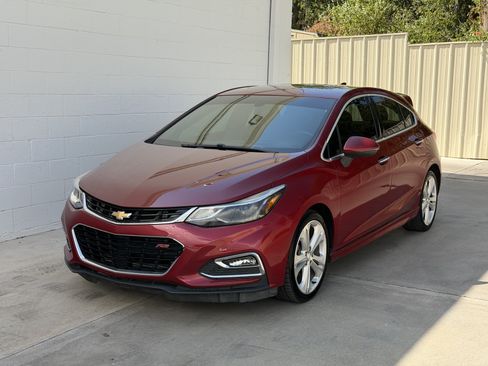Used 2017 Chevrolet Cruze Premier FWD image 9